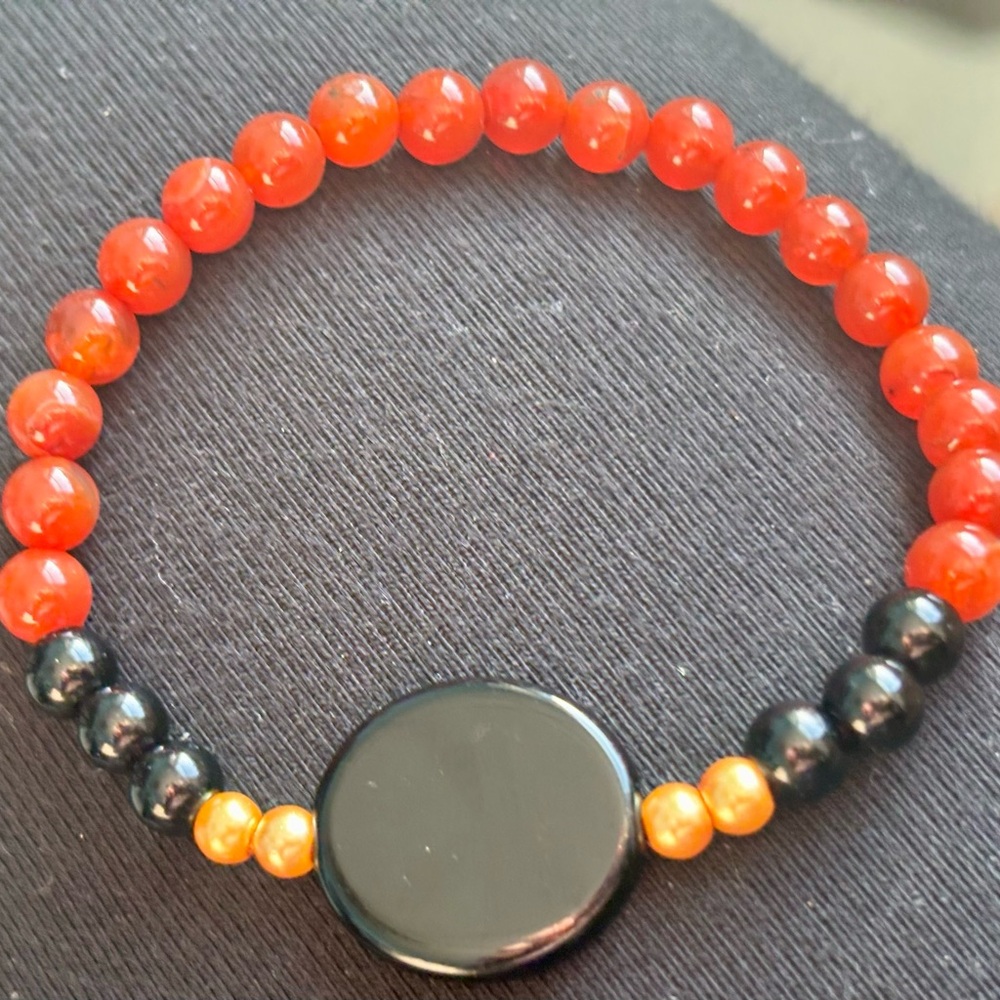 Handmade New ❤️ Elegant Real Red Carnelian and Black Onyx, faux pearl Bracelet